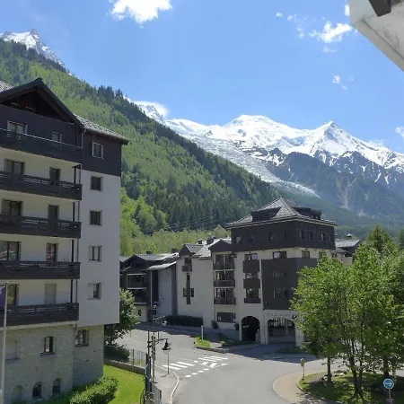 Le Chamois Blanc.8 *